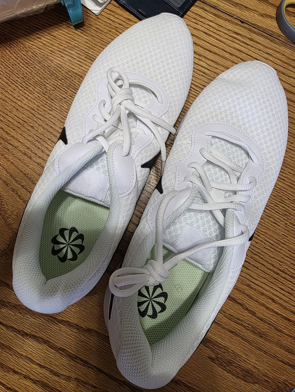 Nike Tanjun White/black Mens 11, Lightweight Mesh Lace-Up Sneakers New